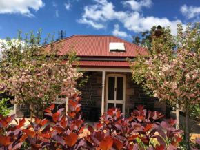 Randell Cottage - Adelaide Hills - Cosy Rustic Hideaway, Gumeracha